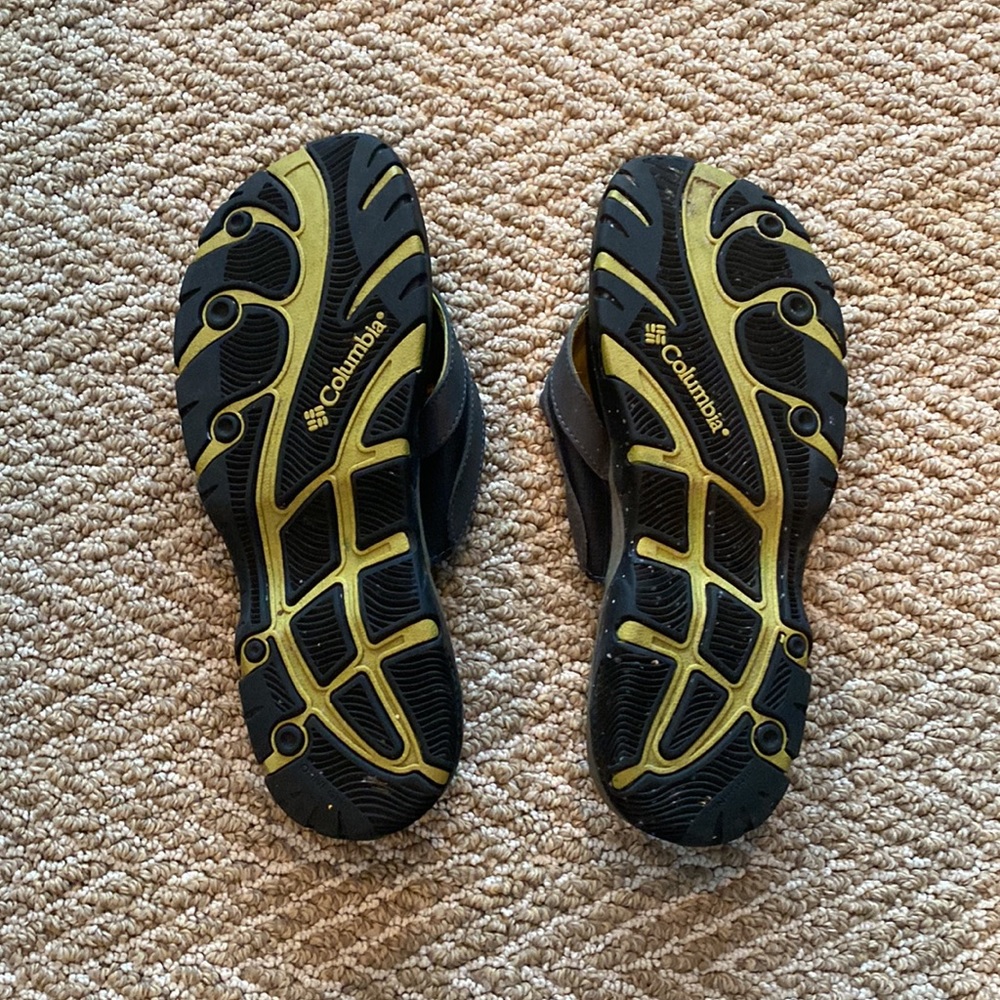 Columbia Flip Flops - Picture 3 of 5